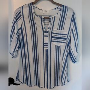 Eden & Olivia Blue and White Buttoned Mandarin Collar Blouse
